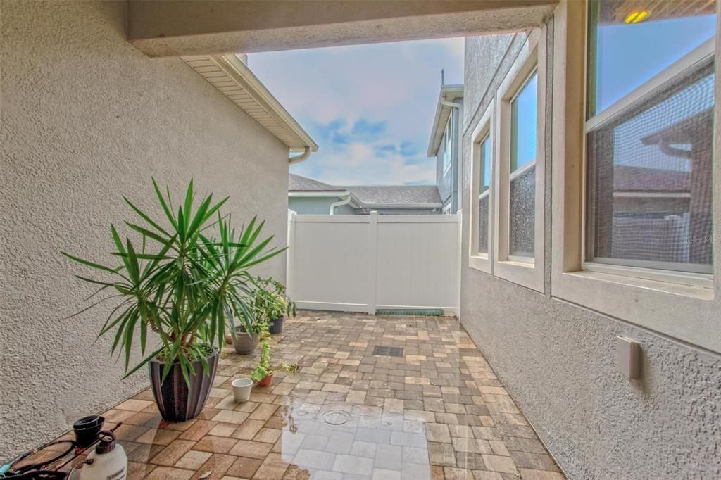 Active With Contract: $2,950 (3 beds, 2 baths, 2070 Square Feet)