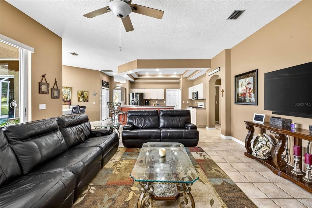 待售: $725,000 (4 贝兹, 3 浴室, 2910 平方英尺)