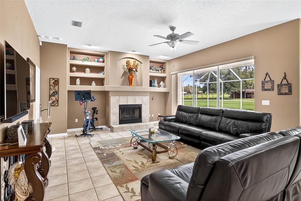 待售: $725,000 (4 贝兹, 3 浴室, 2910 平方英尺)