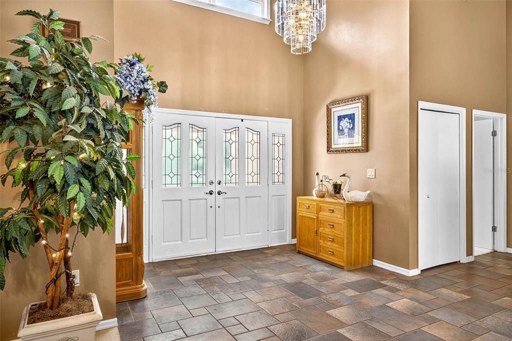 На продажу: $750,000 (5 спален, 3 ванн, 3413 Квадратных фут)