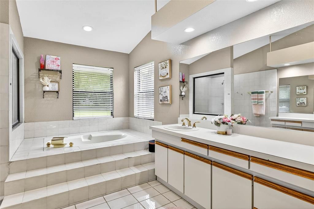 На продажу: $750,000 (5 спален, 3 ванн, 3413 Квадратных фут)