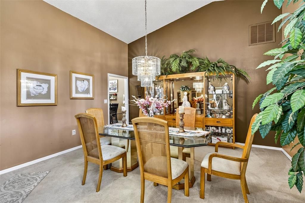 На продажу: $750,000 (5 спален, 3 ванн, 3413 Квадратных фут)