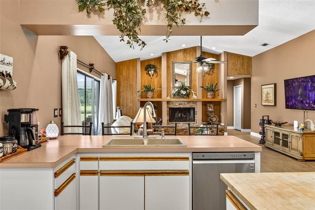 На продажу: $750,000 (5 спален, 3 ванн, 3413 Квадратных фут)