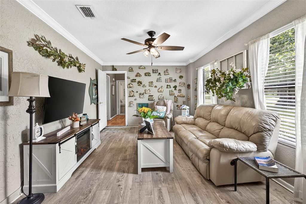 На продажу: $750,000 (5 спален, 3 ванн, 3413 Квадратных фут)