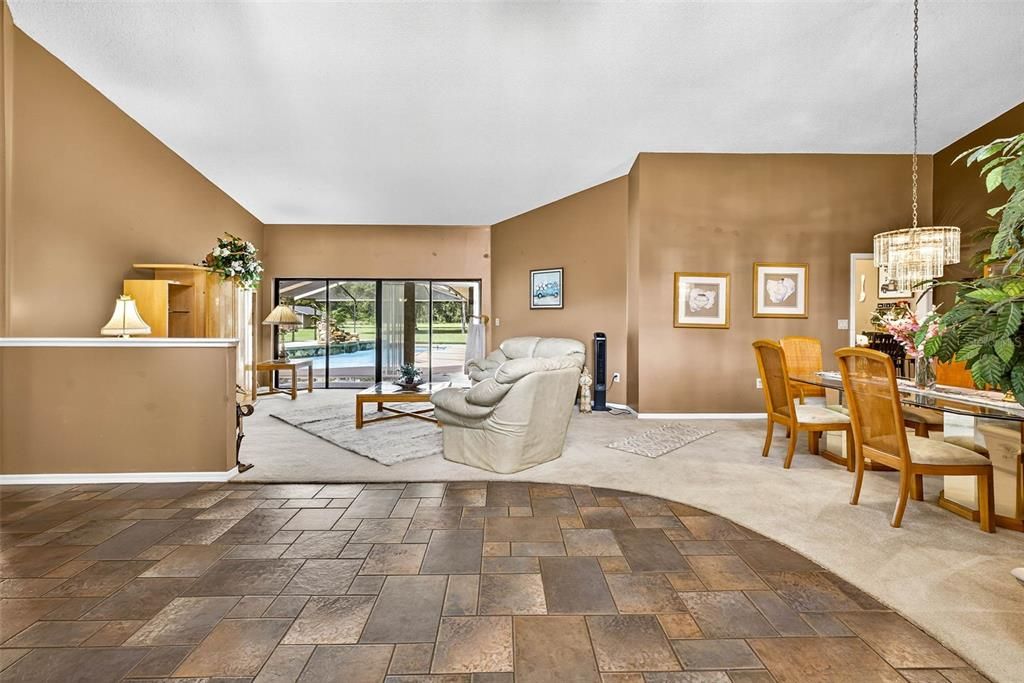 На продажу: $750,000 (5 спален, 3 ванн, 3413 Квадратных фут)