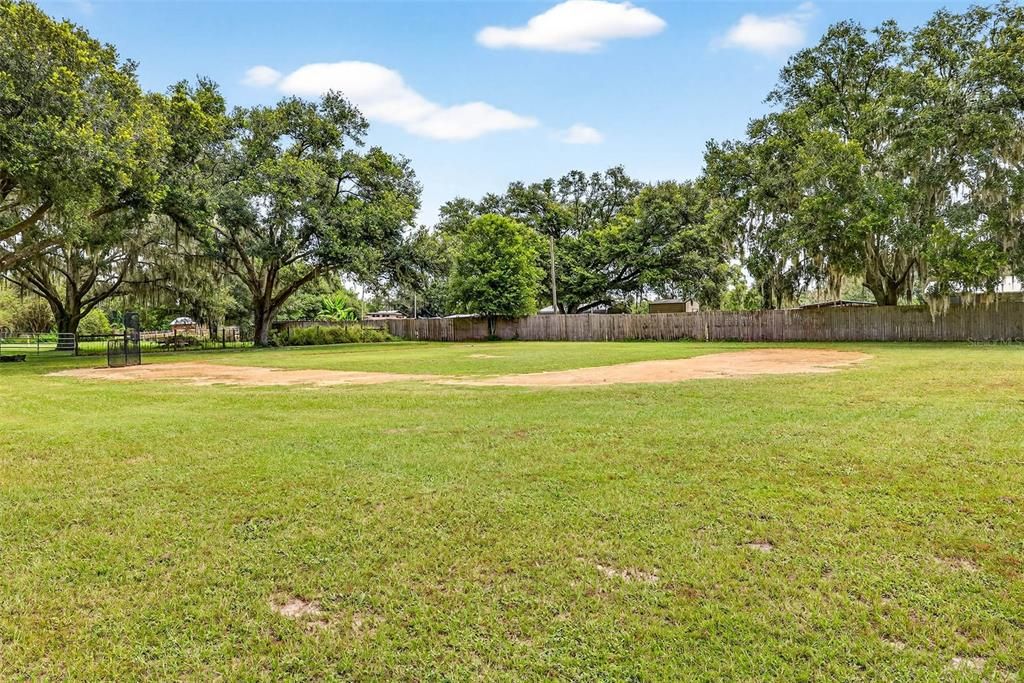 На продажу: $750,000 (5 спален, 3 ванн, 3413 Квадратных фут)