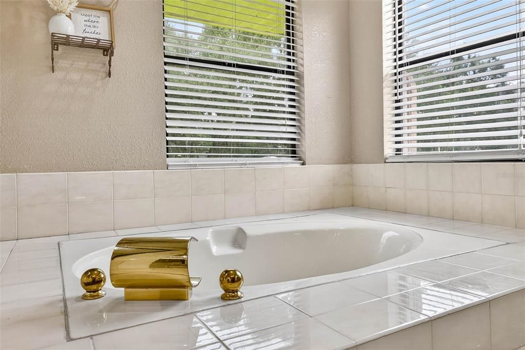 На продажу: $750,000 (5 спален, 3 ванн, 3413 Квадратных фут)