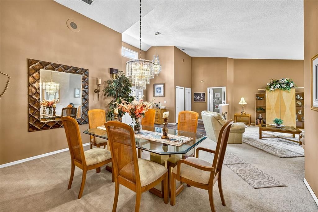 На продажу: $750,000 (5 спален, 3 ванн, 3413 Квадратных фут)