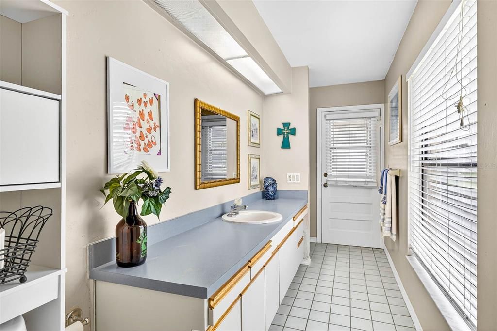 На продажу: $750,000 (5 спален, 3 ванн, 3413 Квадратных фут)