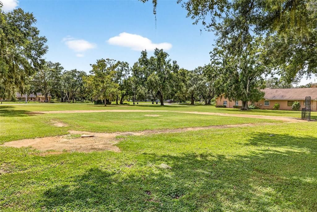 На продажу: $750,000 (5 спален, 3 ванн, 3413 Квадратных фут)