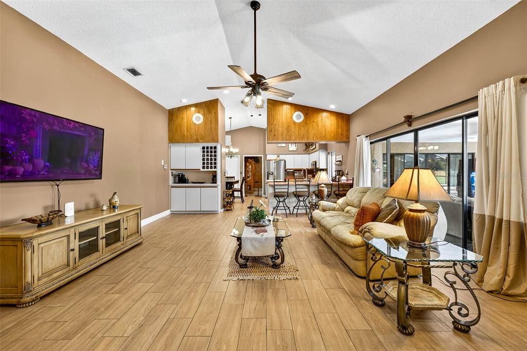 На продажу: $750,000 (5 спален, 3 ванн, 3413 Квадратных фут)