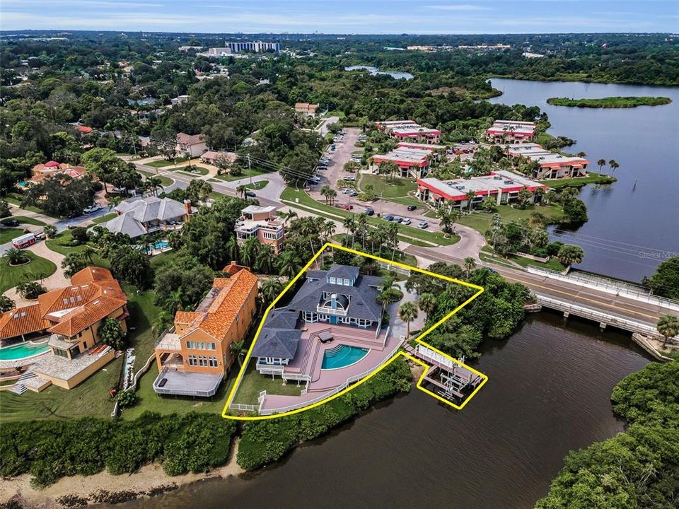 Recently Sold: $2,000,000 (6 beds, 4 baths, 3958 Square Feet)