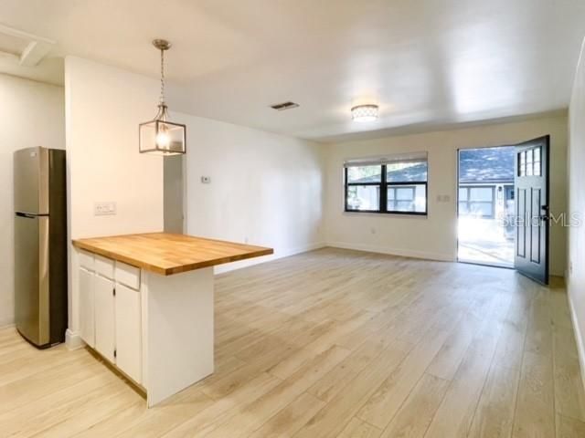 For Rent: $1,295 (1 beds, 1 baths, 660 Square Feet)