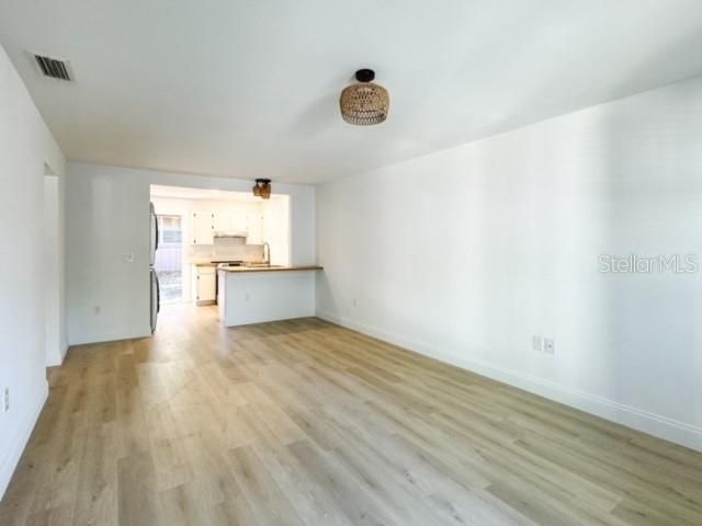 合同活跃: $1,695 (2 贝兹, 1 浴室, 768 平方英尺)