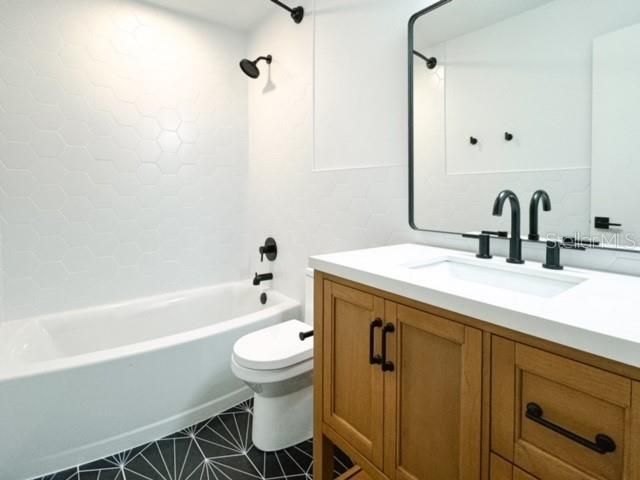 合同活跃: $1,695 (2 贝兹, 1 浴室, 768 平方英尺)