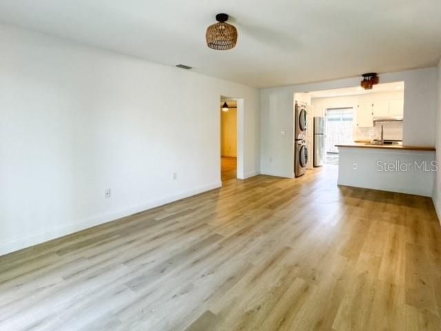 合同活跃: $1,695 (2 贝兹, 1 浴室, 768 平方英尺)