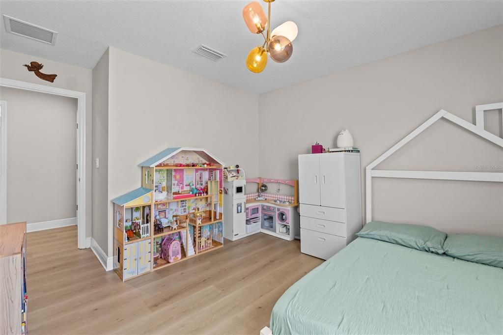 Active With Contract: $739,000 (4 beds, 3 baths, 3186 Square Feet)