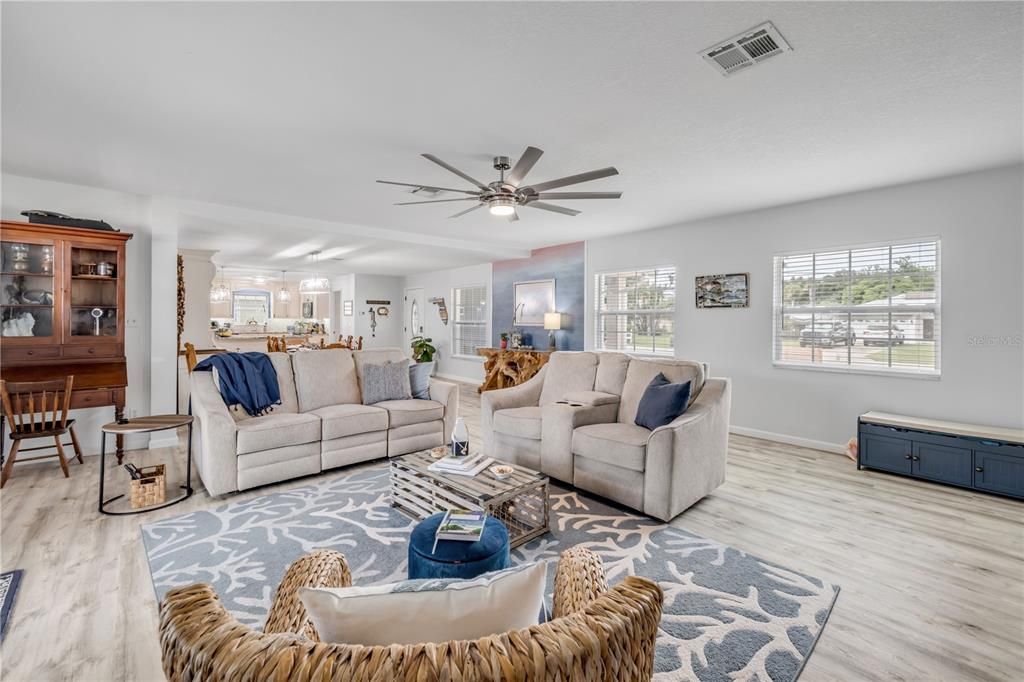 待售: $885,000 (4 贝兹, 2 浴室, 3014 平方英尺)