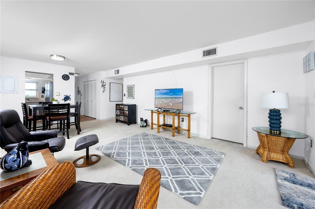 待售: $169,900 (2 贝兹, 2 浴室, 959 平方英尺)