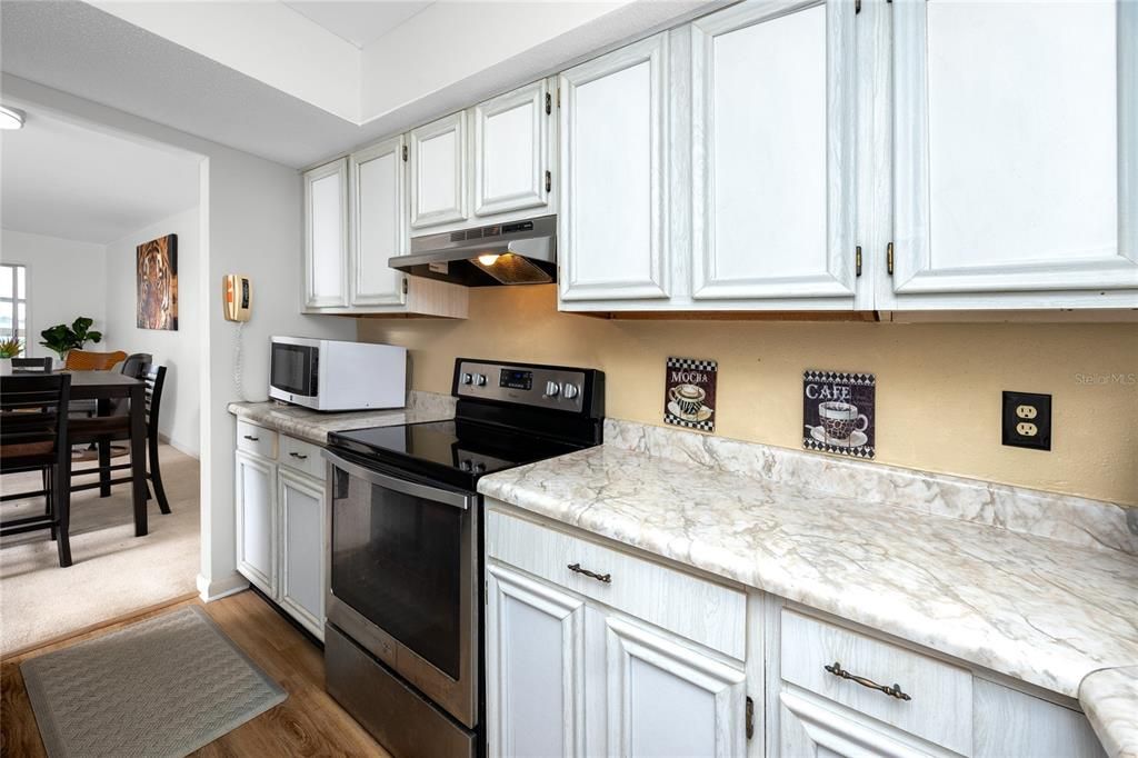 待售: $169,900 (2 贝兹, 2 浴室, 959 平方英尺)