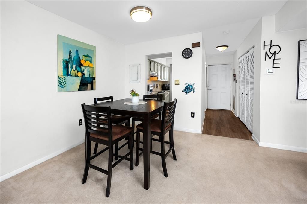 待售: $169,900 (2 贝兹, 2 浴室, 959 平方英尺)