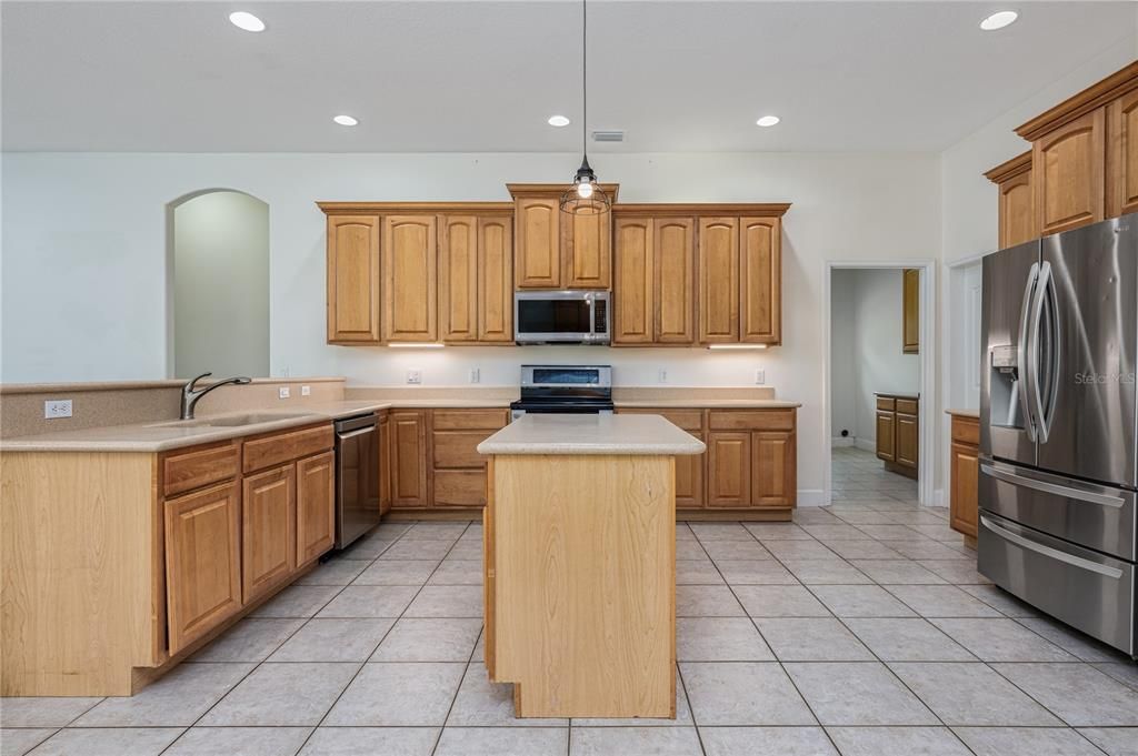 На продажу: $574,900 (3 спален, 3 ванн, 2546 Квадратных фут)