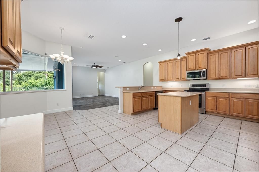 На продажу: $574,900 (3 спален, 3 ванн, 2546 Квадратных фут)