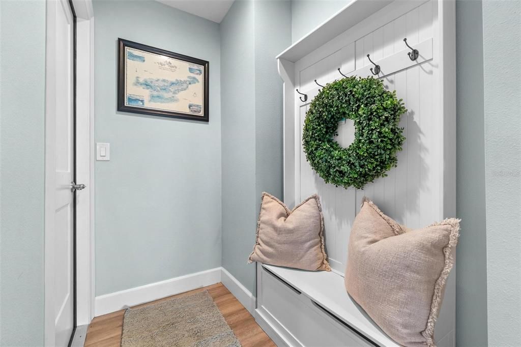 合同活跃: $1,399,000 (4 贝兹, 3 浴室, 2221 平方英尺)