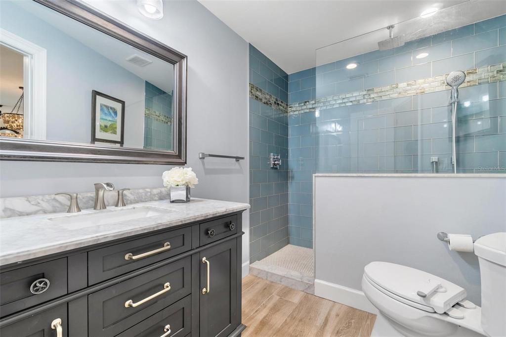 合同活跃: $1,399,000 (4 贝兹, 3 浴室, 2221 平方英尺)