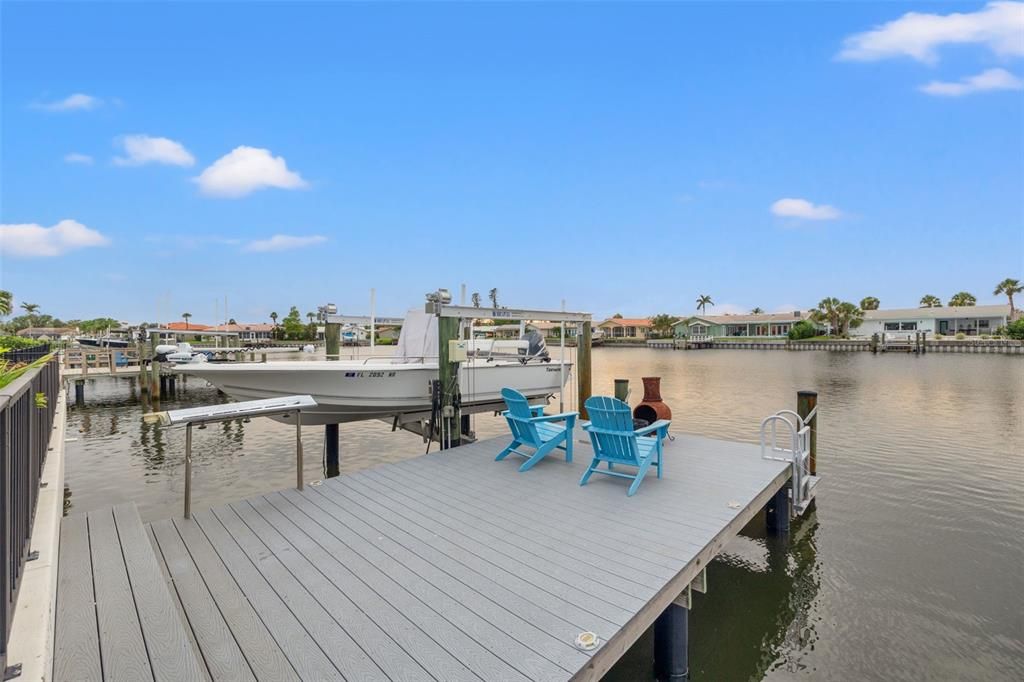 合同活跃: $1,399,000 (4 贝兹, 3 浴室, 2221 平方英尺)