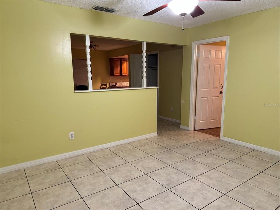 合同活跃: $340,000 (3 贝兹, 2 浴室, 1273 平方英尺)