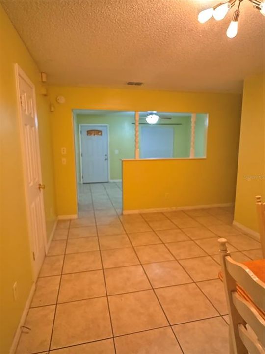 合同活跃: $340,000 (3 贝兹, 2 浴室, 1273 平方英尺)