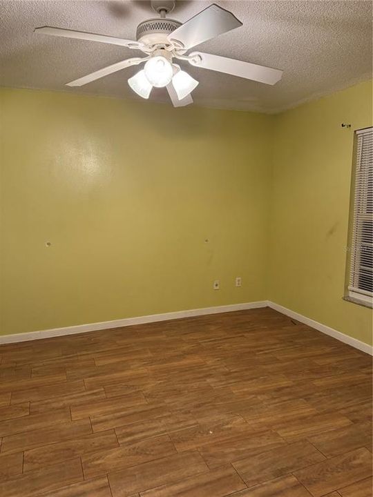 合同活跃: $340,000 (3 贝兹, 2 浴室, 1273 平方英尺)