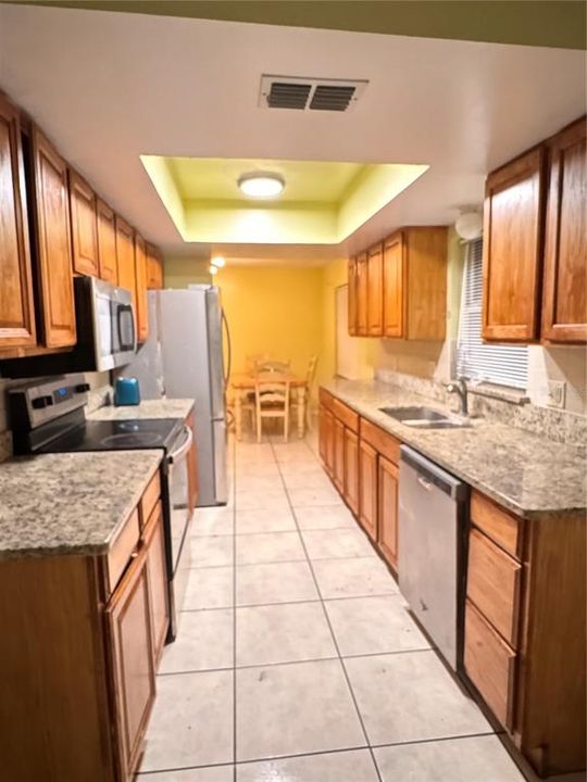 合同活跃: $340,000 (3 贝兹, 2 浴室, 1273 平方英尺)