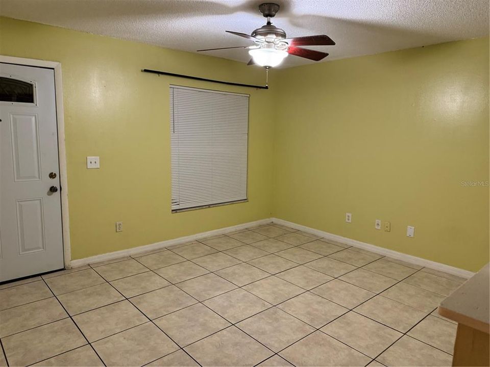 合同活跃: $340,000 (3 贝兹, 2 浴室, 1273 平方英尺)