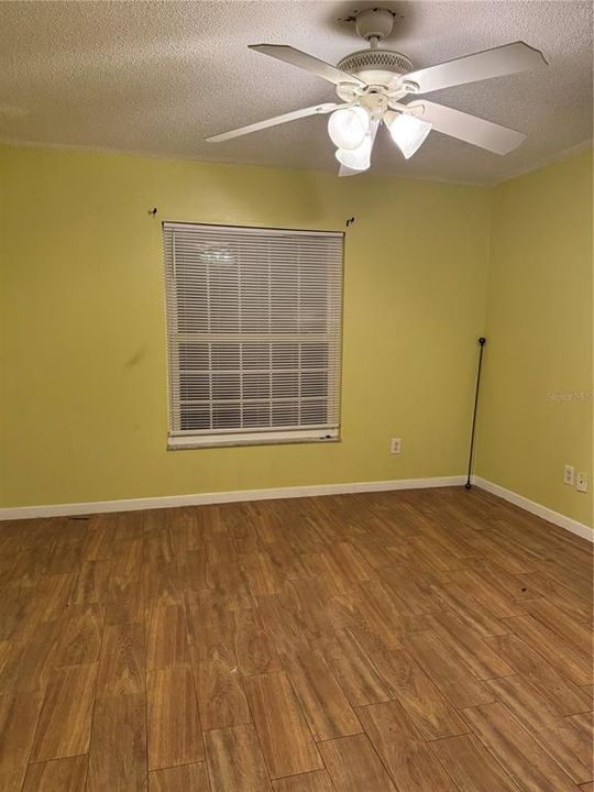 合同活跃: $340,000 (3 贝兹, 2 浴室, 1273 平方英尺)