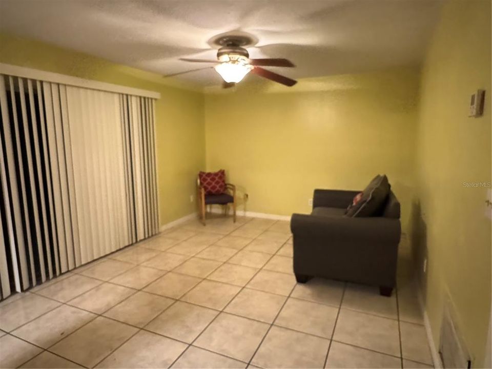 合同活跃: $340,000 (3 贝兹, 2 浴室, 1273 平方英尺)