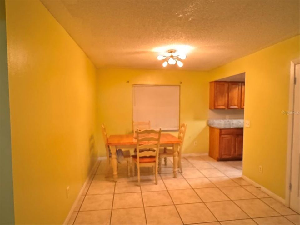 合同活跃: $340,000 (3 贝兹, 2 浴室, 1273 平方英尺)