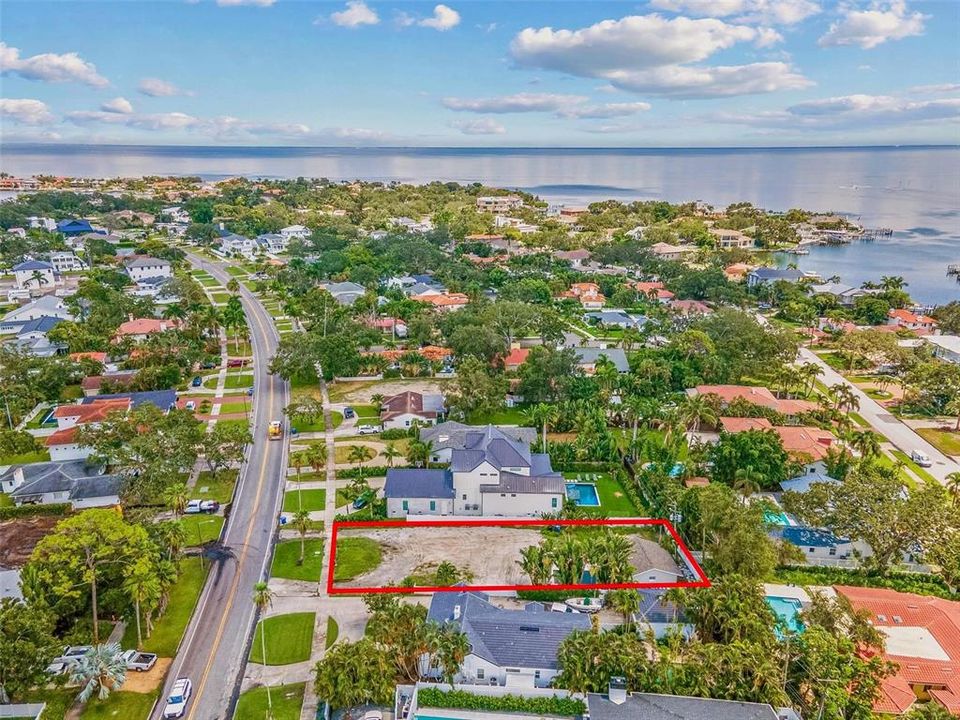 Под контрактом: $700,000 (0.26 acres)