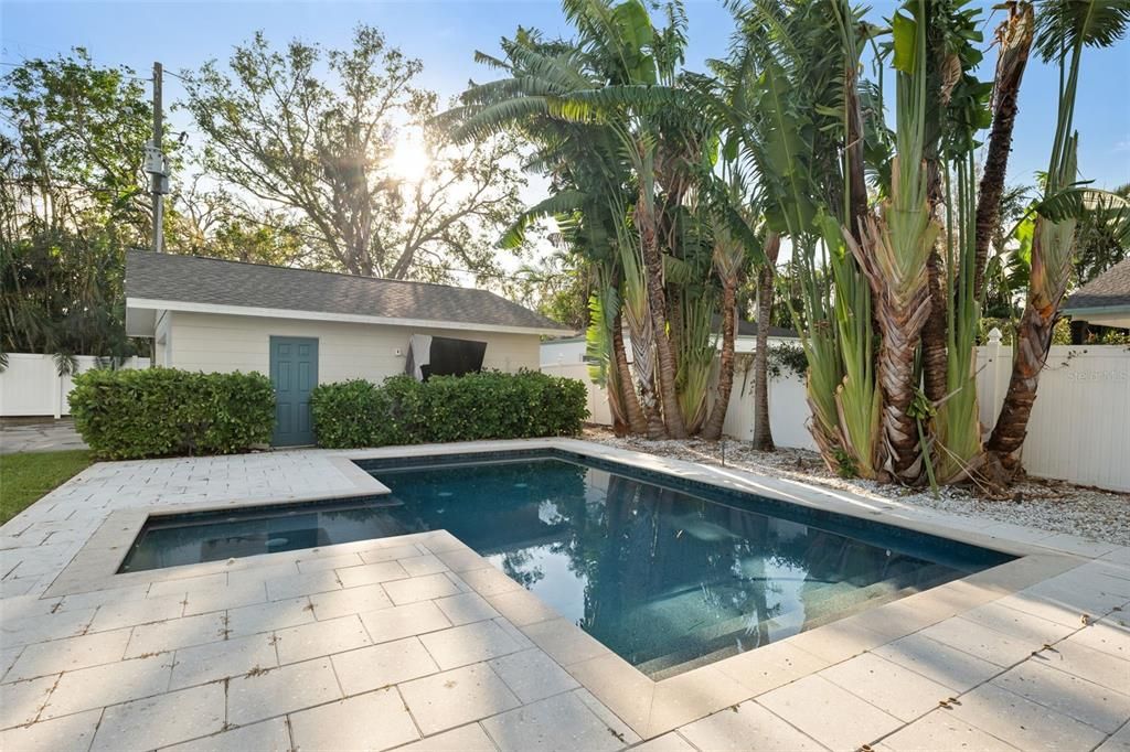 Под контрактом: $700,000 (0.26 acres)