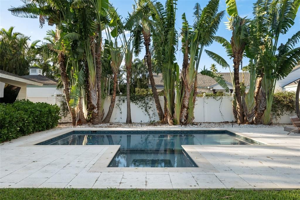 Под контрактом: $700,000 (0.26 acres)