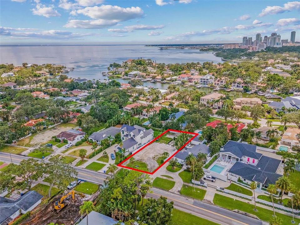 Под контрактом: $700,000 (0.26 acres)