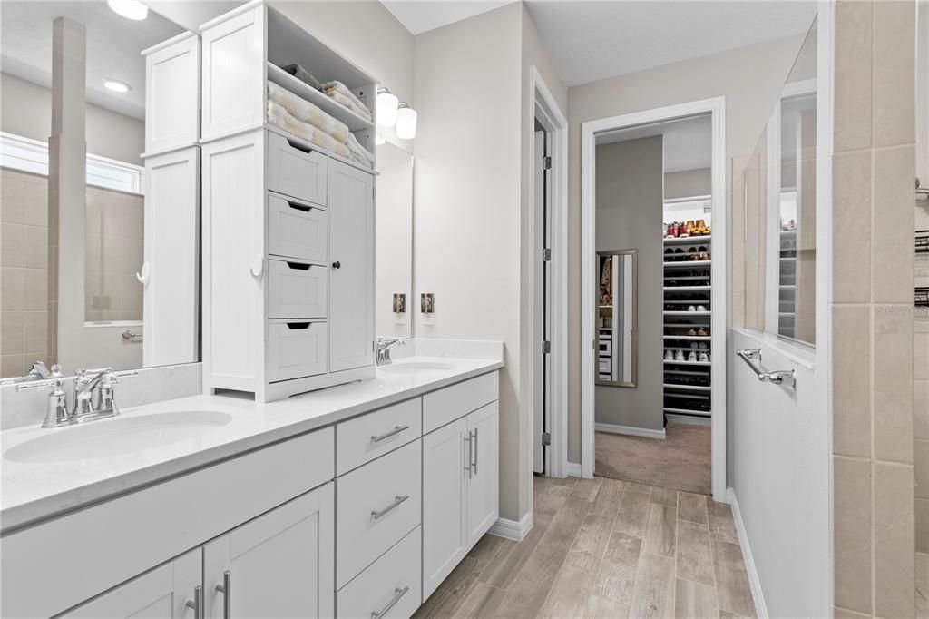 For Sale: $894,900 (5 beds, 4 baths, 4210 Square Feet)