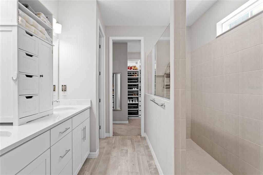 For Sale: $894,900 (5 beds, 4 baths, 4210 Square Feet)