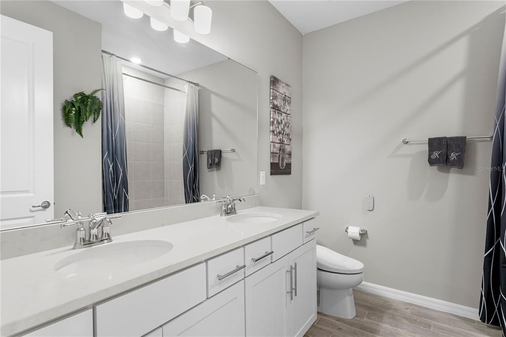 For Sale: $894,900 (5 beds, 4 baths, 4210 Square Feet)