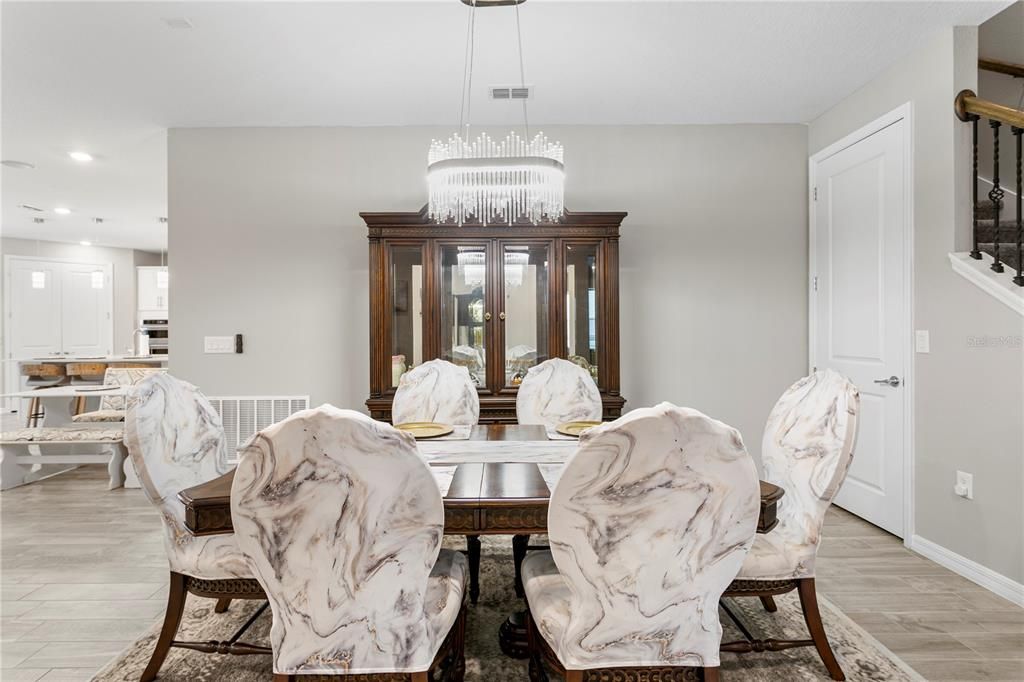 For Sale: $894,900 (5 beds, 4 baths, 4210 Square Feet)