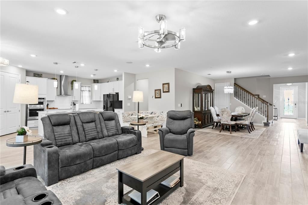 For Sale: $894,900 (5 beds, 4 baths, 4210 Square Feet)