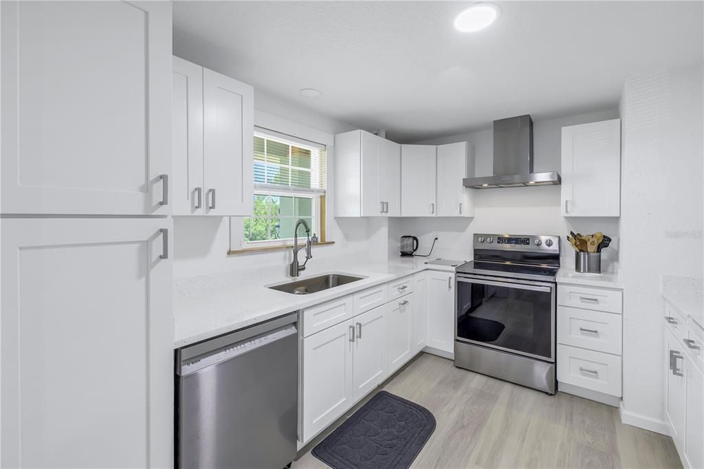For Sale: $699,000 (2 beds, 2 baths, 1872 Square Feet)
