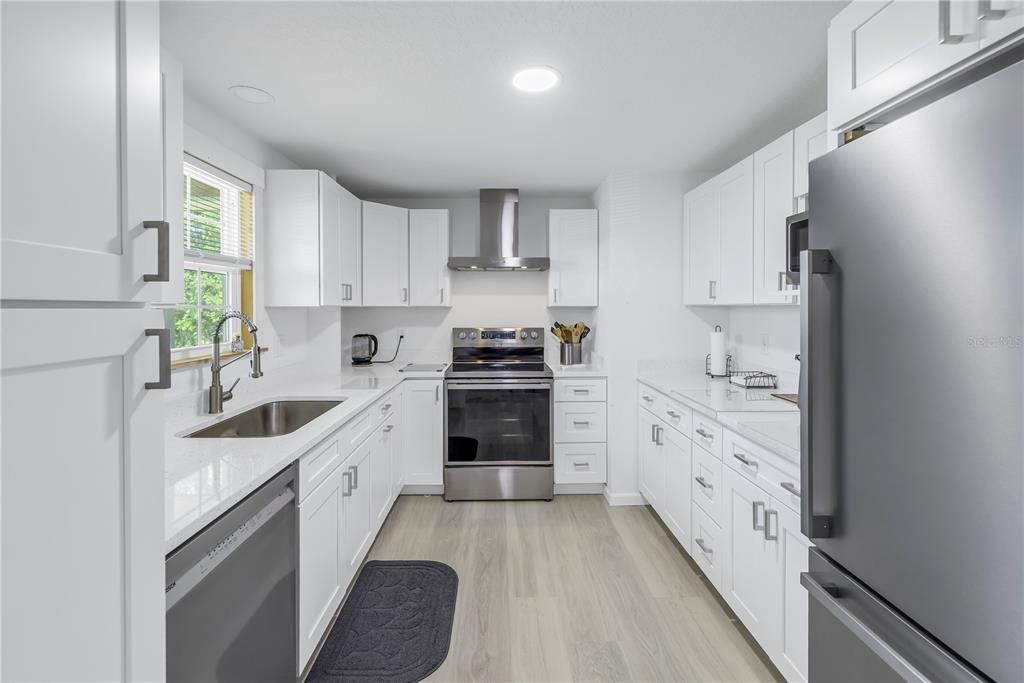 For Sale: $699,000 (2 beds, 2 baths, 1872 Square Feet)