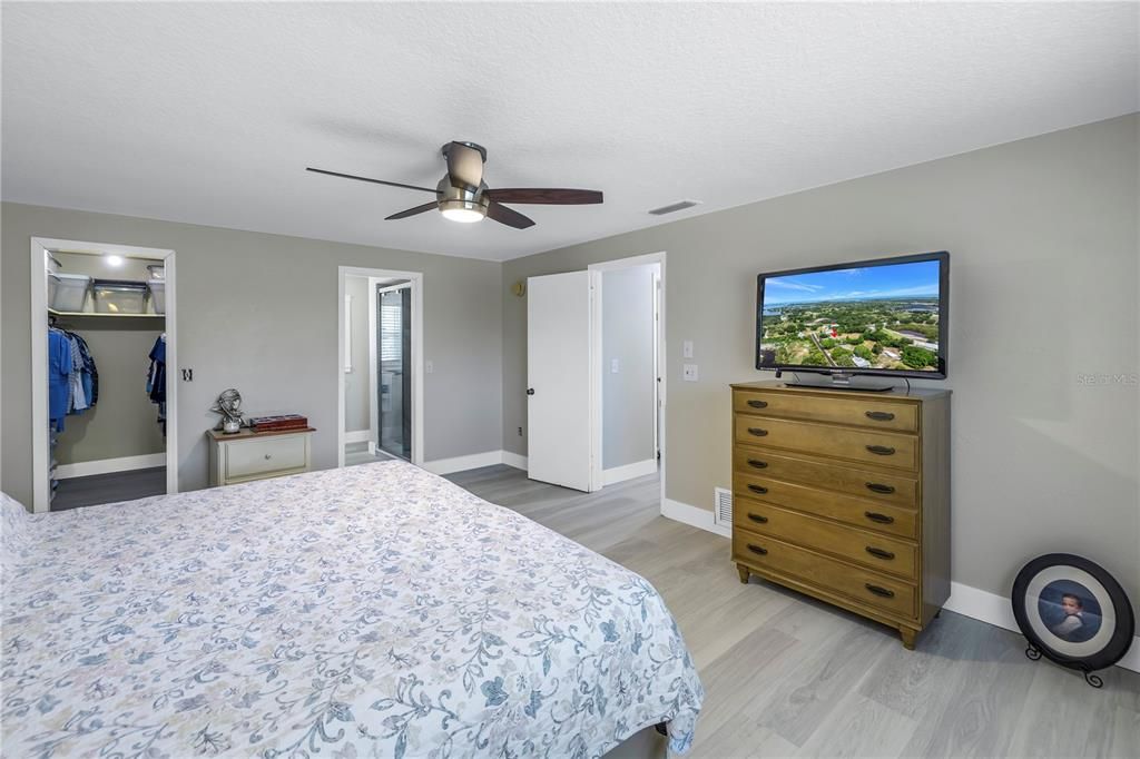 For Sale: $699,000 (2 beds, 2 baths, 1872 Square Feet)